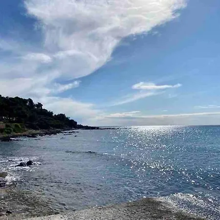 La Farigoule, Cap Benat - Domaine Du Ris *