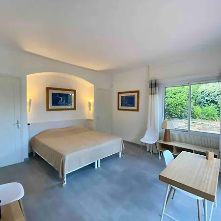La Farigoule, Cap Benat - Domaine Du Ris *